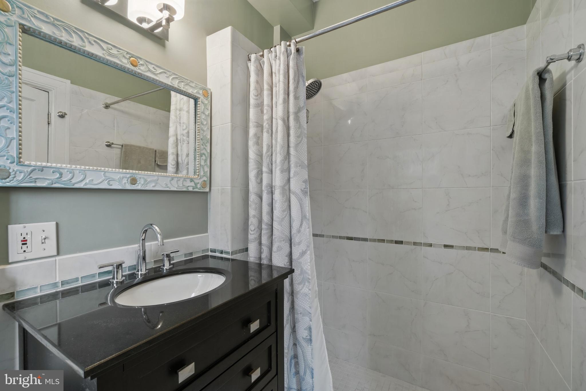 ROLAND PARK - Residential