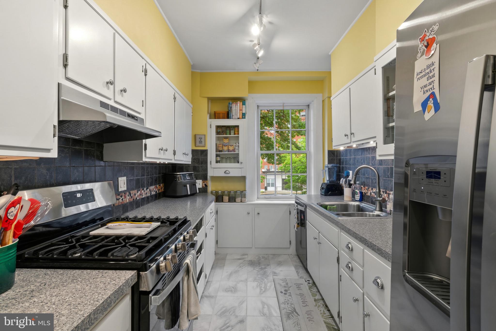 ROLAND PARK - Residential