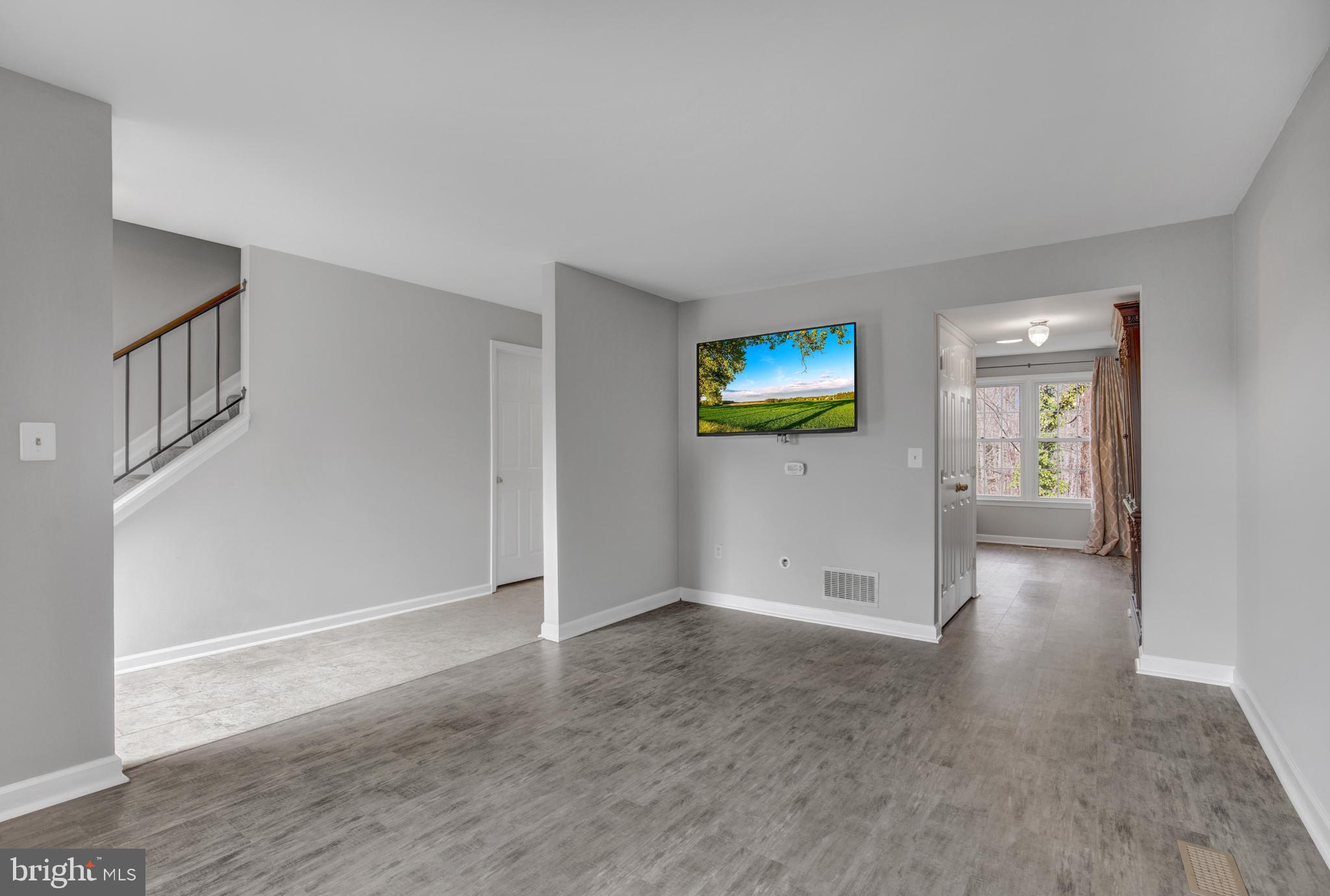 WHISPERING WOODS - Residential