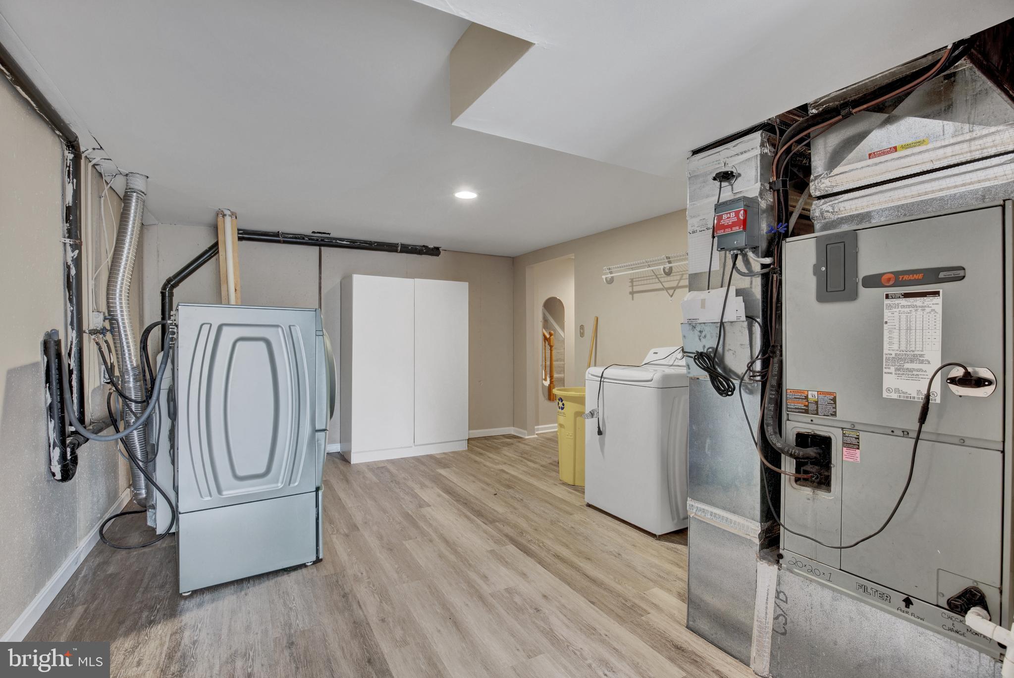 WHISPERING WOODS - Residential