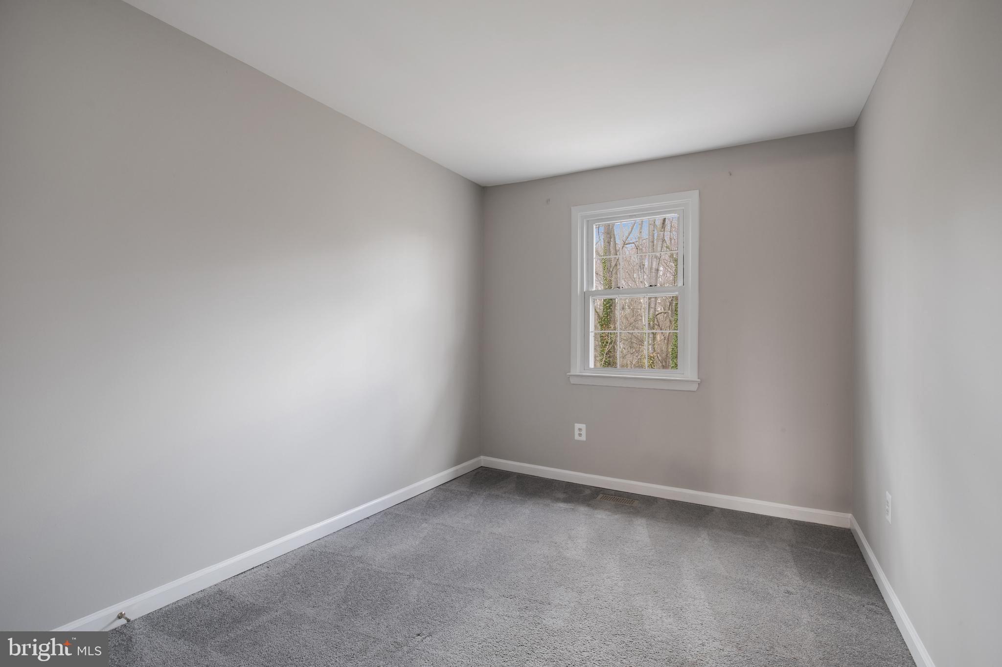 WHISPERING WOODS - Residential