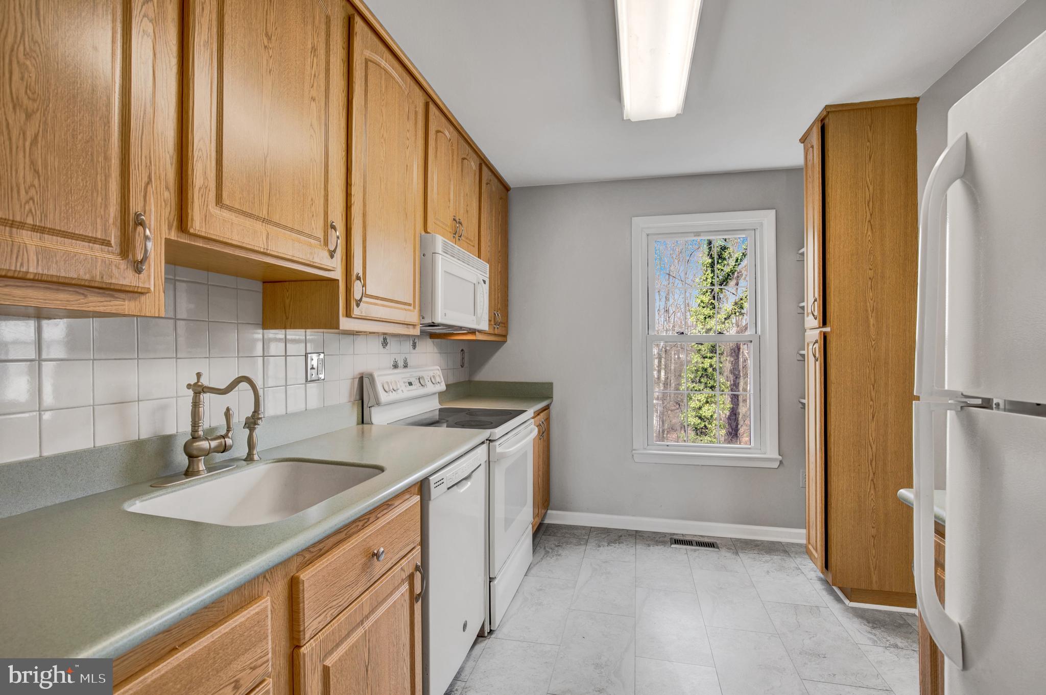 WHISPERING WOODS - Residential