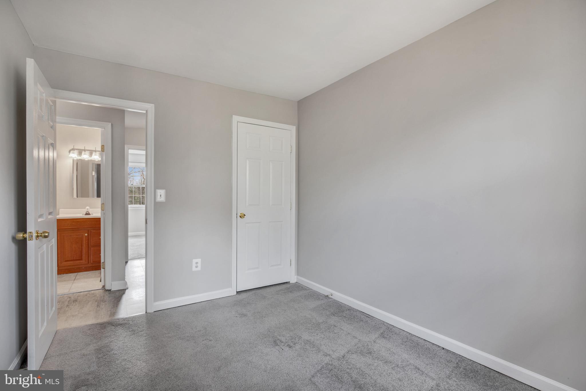 WHISPERING WOODS - Residential