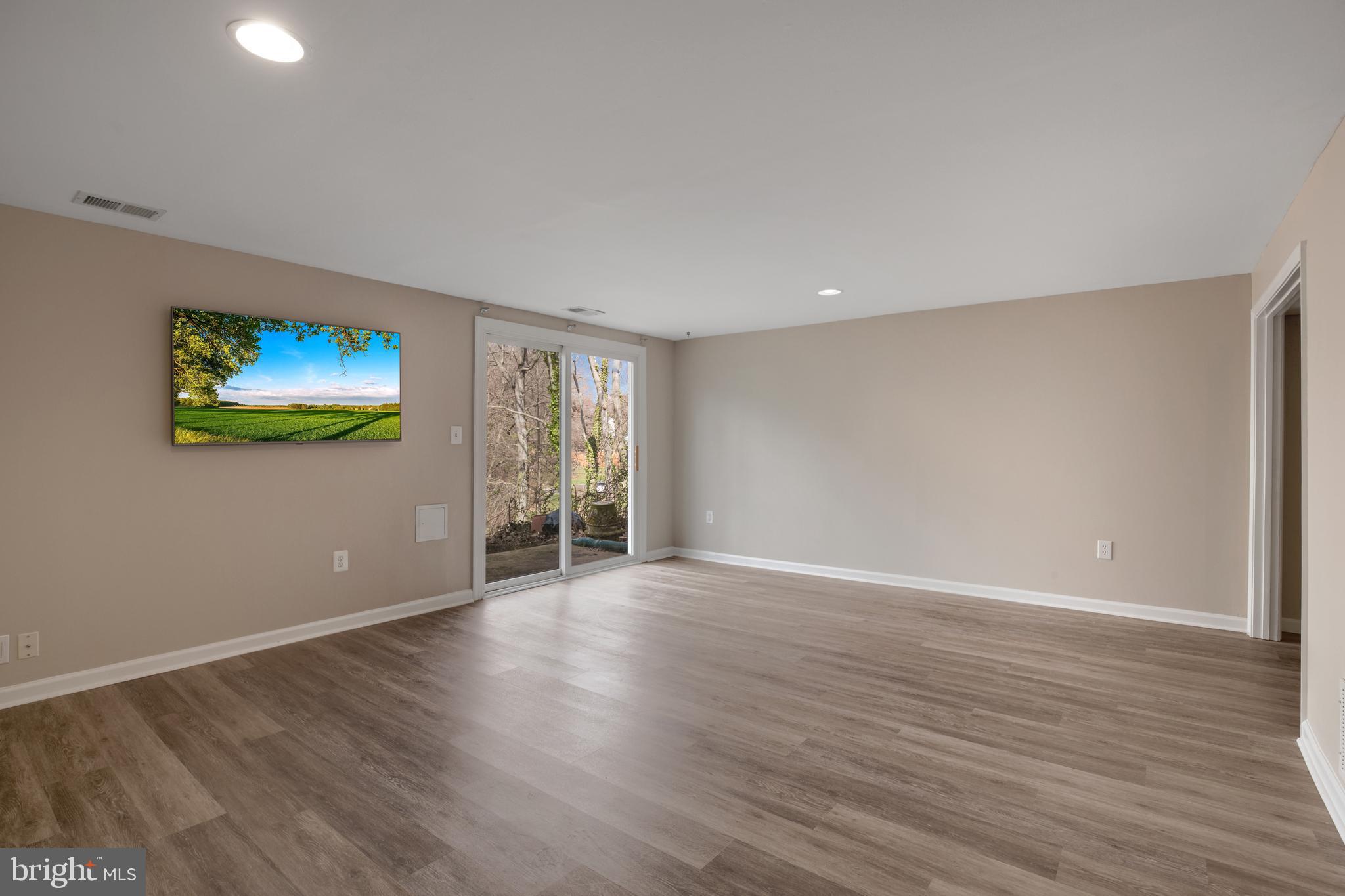 WHISPERING WOODS - Residential