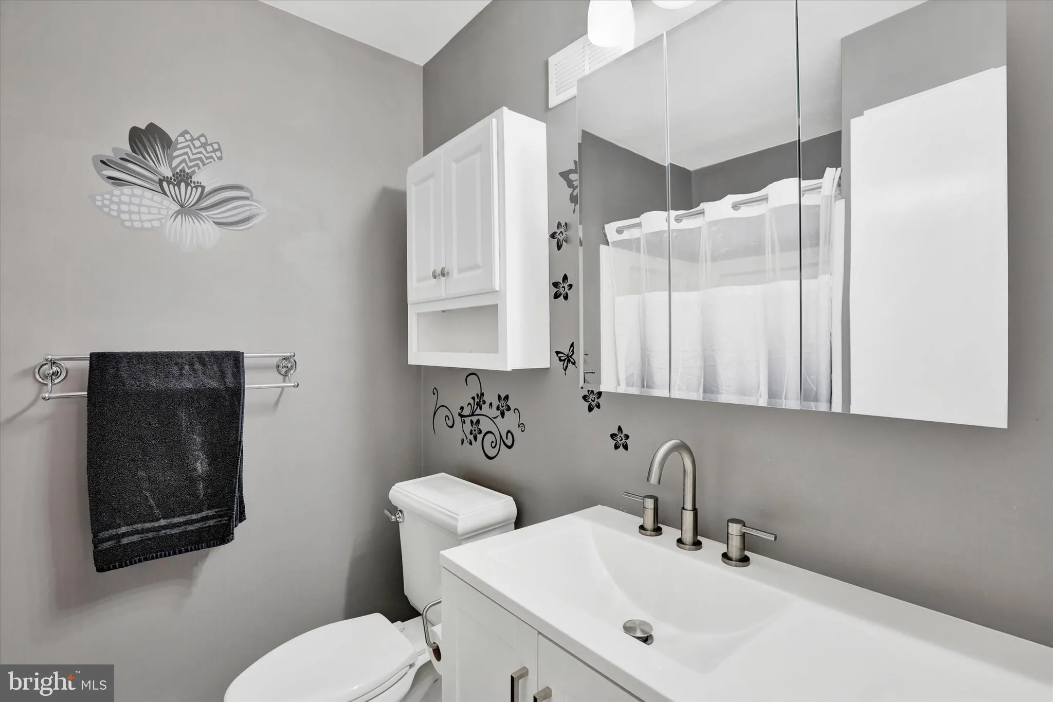 Yardley, Pennsylvania 19067, United States, 3 Bedrooms Bedrooms, ,3 BathroomsBathrooms,Residential,Pending,114362