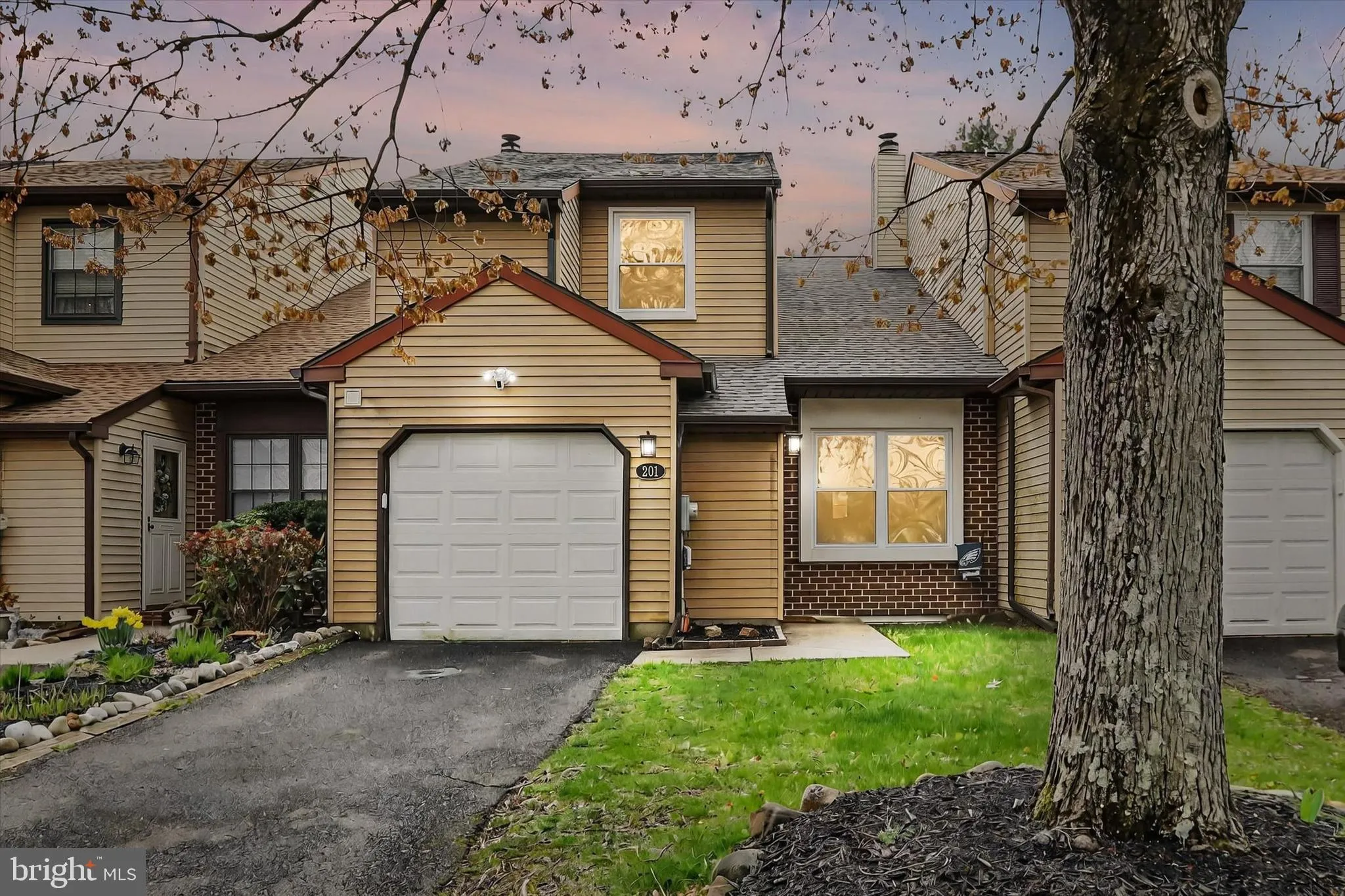 Yardley, Pennsylvania 19067, United States, 3 Bedrooms Bedrooms, ,3 BathroomsBathrooms,Residential,Pending,114362