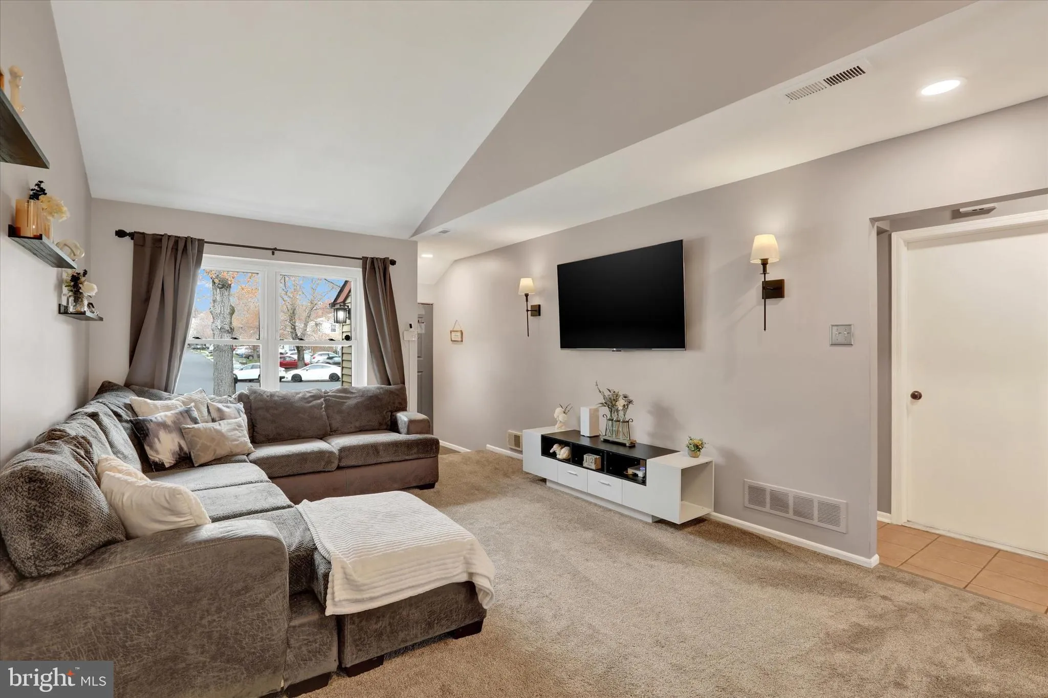 Yardley, Pennsylvania 19067, United States, 3 Bedrooms Bedrooms, ,3 BathroomsBathrooms,Residential,Pending,114362