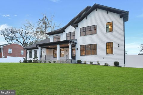 Photo of 4404 Clearbrook Lane, KENSINGTON, MD 20895 (MLS # MDMC2155434) Photo of 4404 Clearbrook Lane, KENSINGTON, MD 20895 (MLS # MDMC2155434)