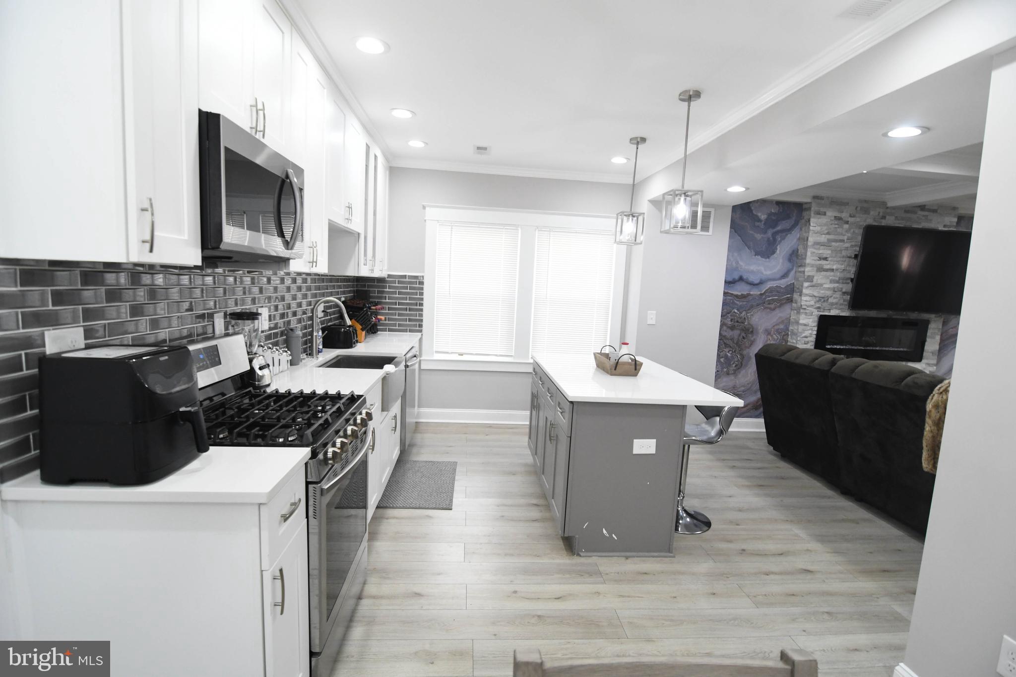 LAURAVILLE HISTORIC DISTRICT - Residential