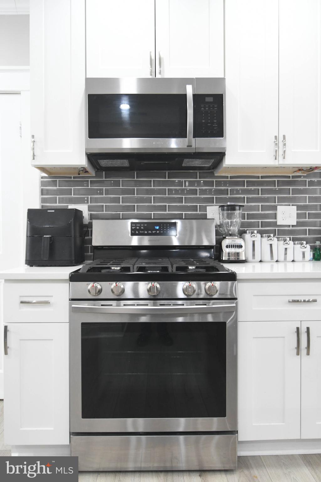 LAURAVILLE HISTORIC DISTRICT - Residential