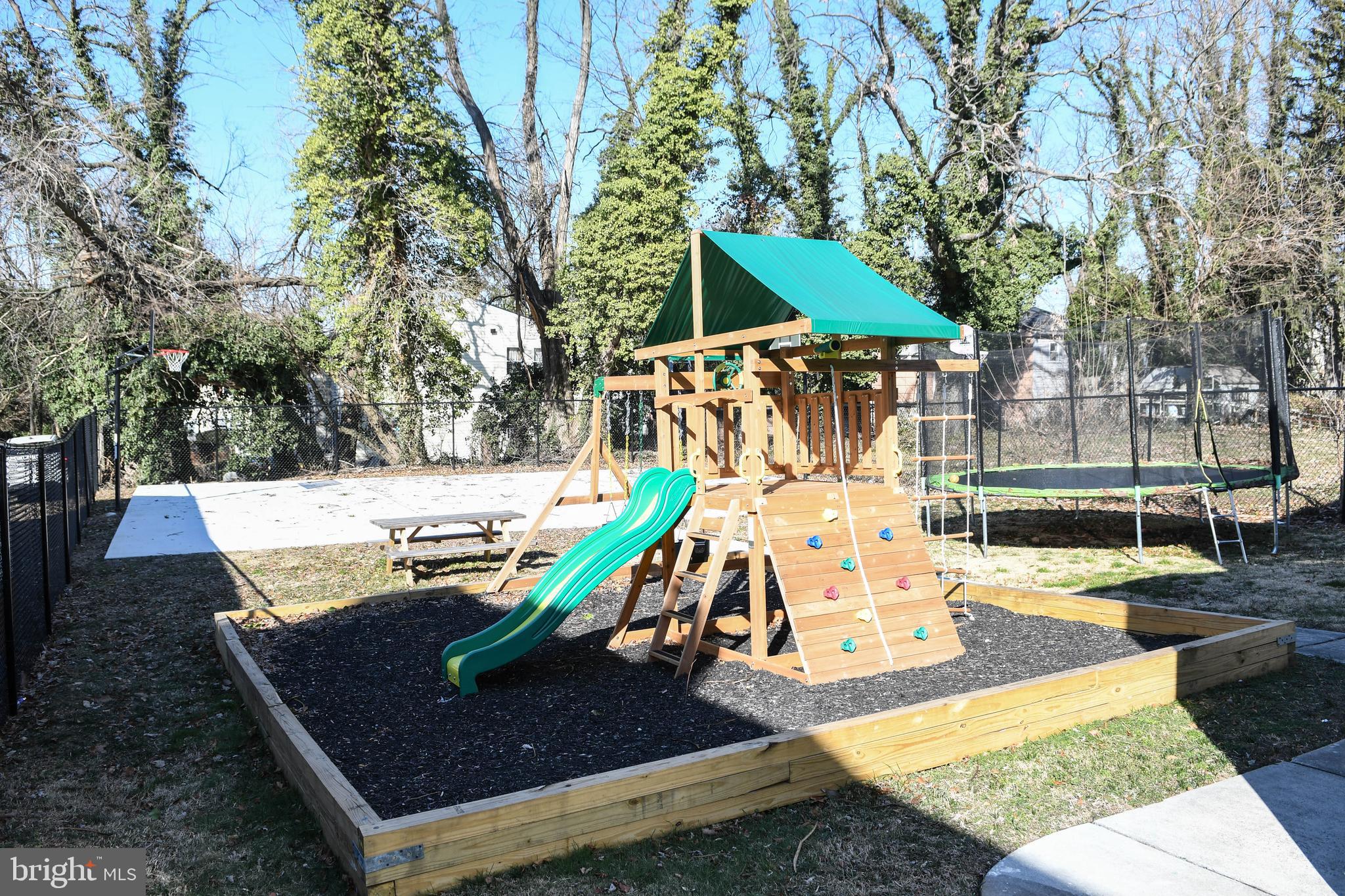 LAURAVILLE HISTORIC DISTRICT - Residential