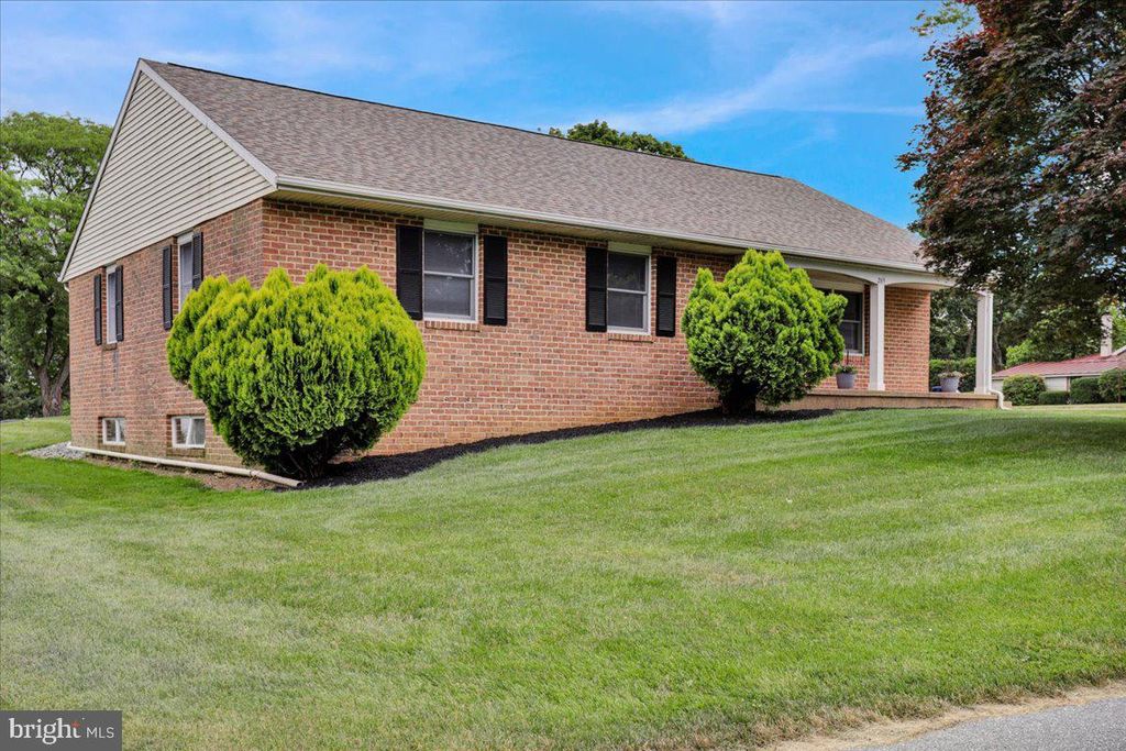 Photo of 265 Redwood Drive, Lancaster, PA 17603 (MLS # PALA2051986)