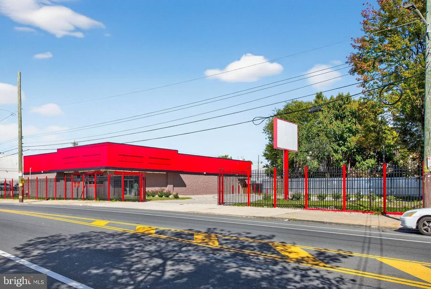 Available for rent is a spacious commercial space of 18,000 square feet, with 8,000 square feet of that being built-up area. This property, which formerly housed a Family Dollar, is now available for $12,000 per month. The property includes parking for up to 10 vehicles, with room for 15 if arranged properly. Additionally, it features central air conditioning, a restroom for employees, and a designated storage area.

The property is under excellent management, with owners who are eager to collaborate and support the business that will be established. It is ideal for various types of businesses, such as laundromats or retail stores, and the terms are negotiable. A sprinkler system will be installed according to the business needs and lease conditions.

The lease term is set for 10 years, with a $5,000 increase starting from the fifth year, applied for the remaining five years.

We are open to hearing any offers and adapting the space according to the business needs.