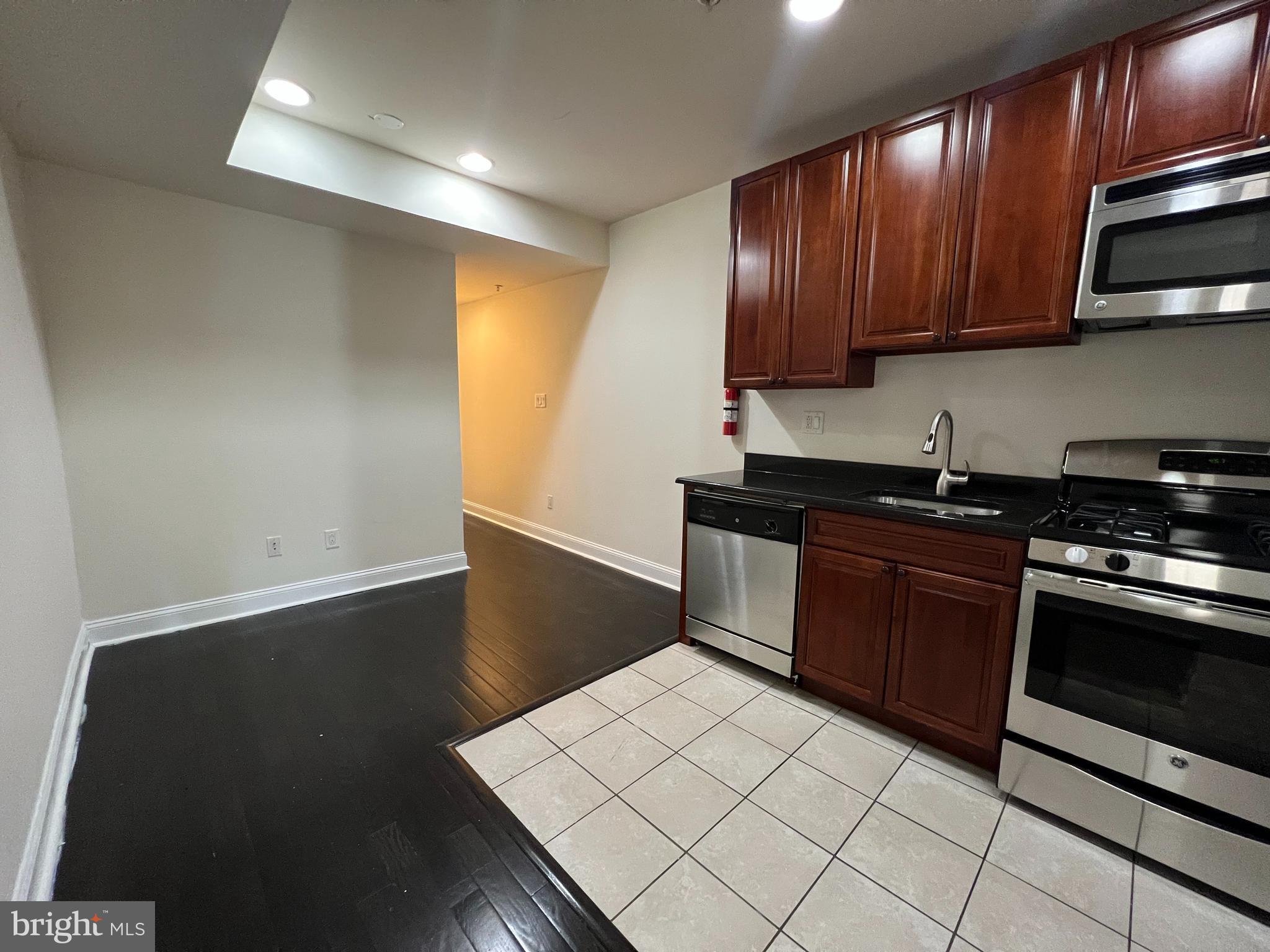 TEMPLE UNIVERSITY - Residential Lease