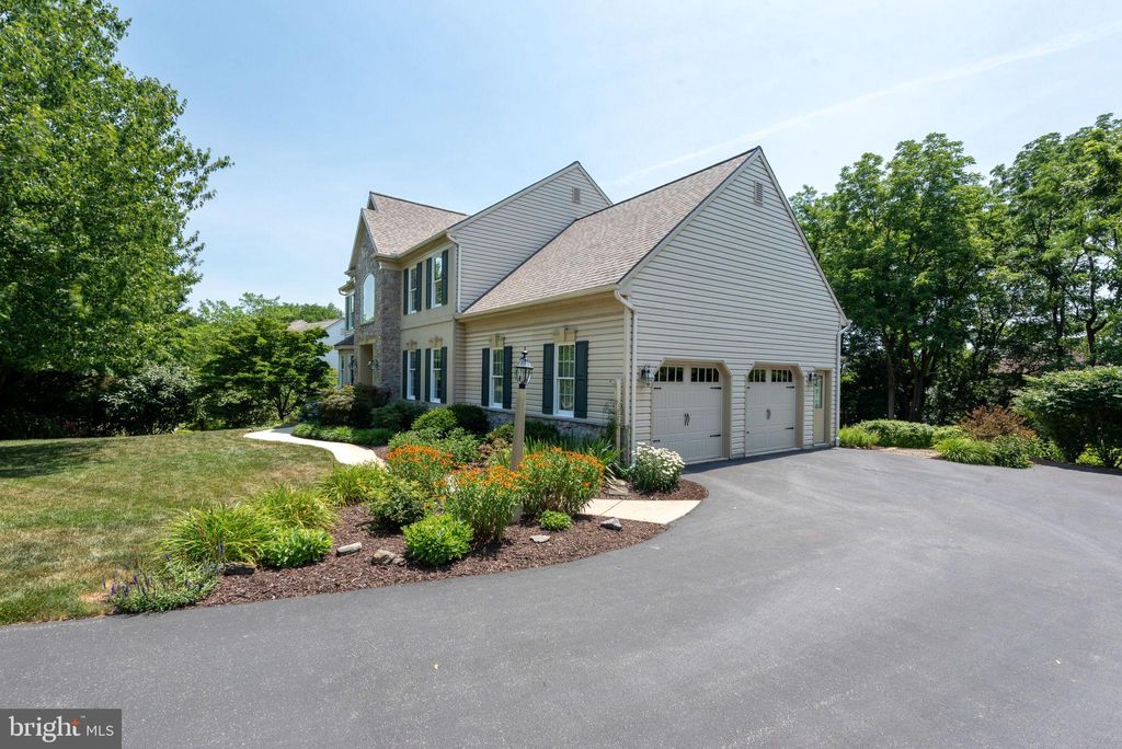 Photo of 1115 Persimmon Drive, LANCASTER, PA 17601 (MLS # PALA2090884)