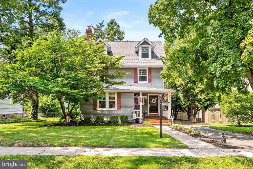 Photo of 302 8th Street, RIVERTON, NJ 08077 (MLS # NJBL2118480)