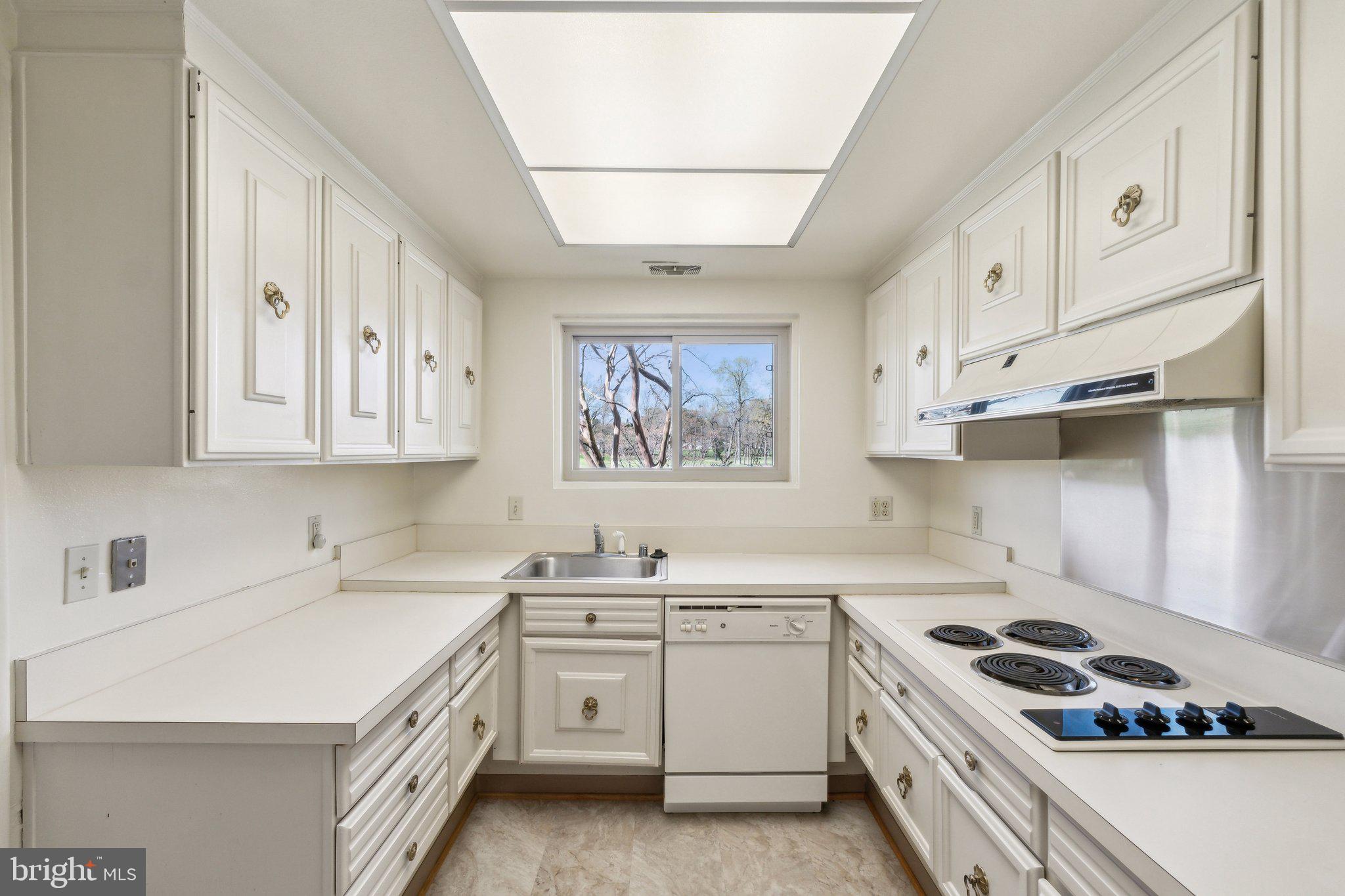 LEISURE WORLD - Residential