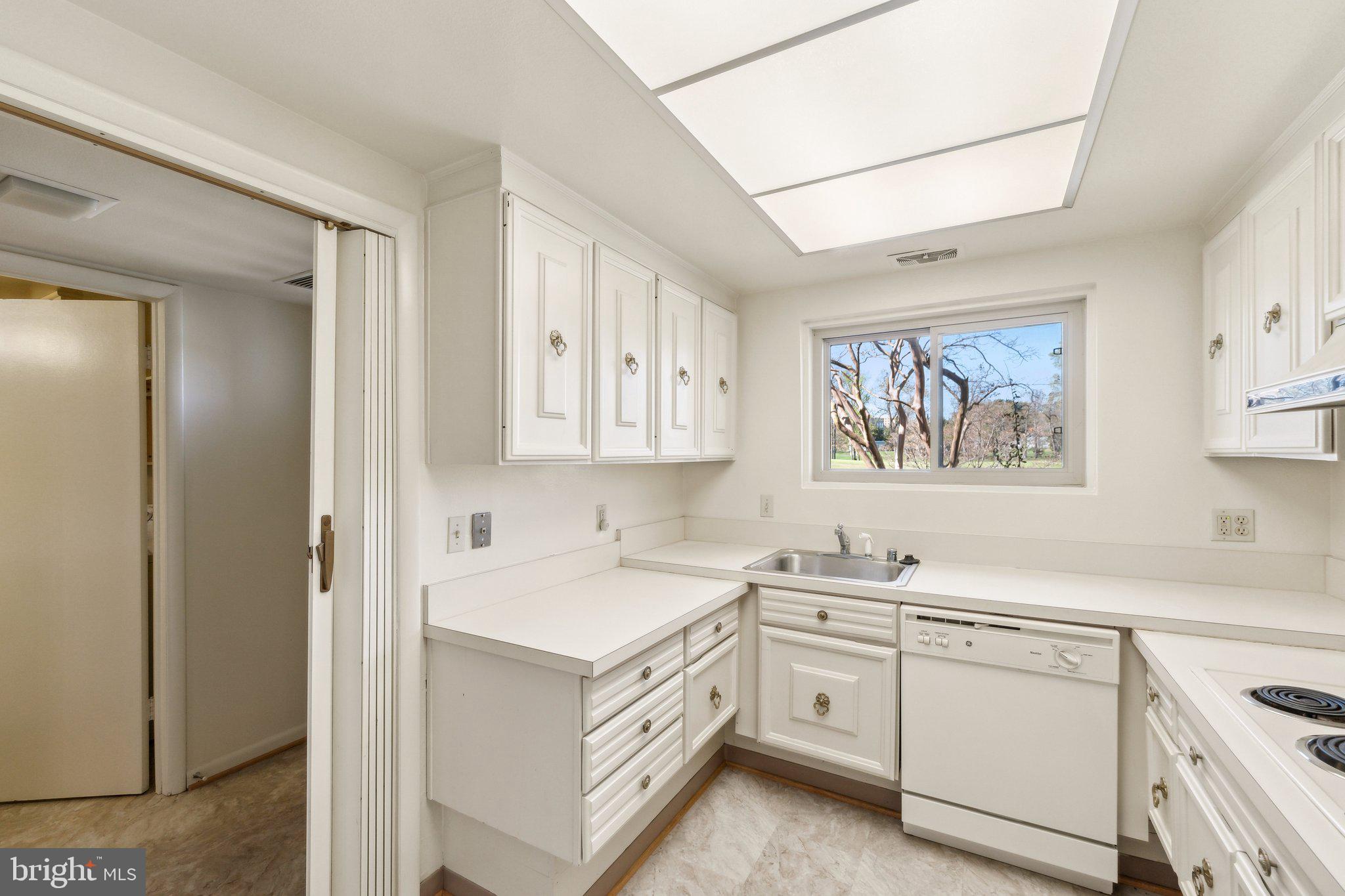 LEISURE WORLD - Residential