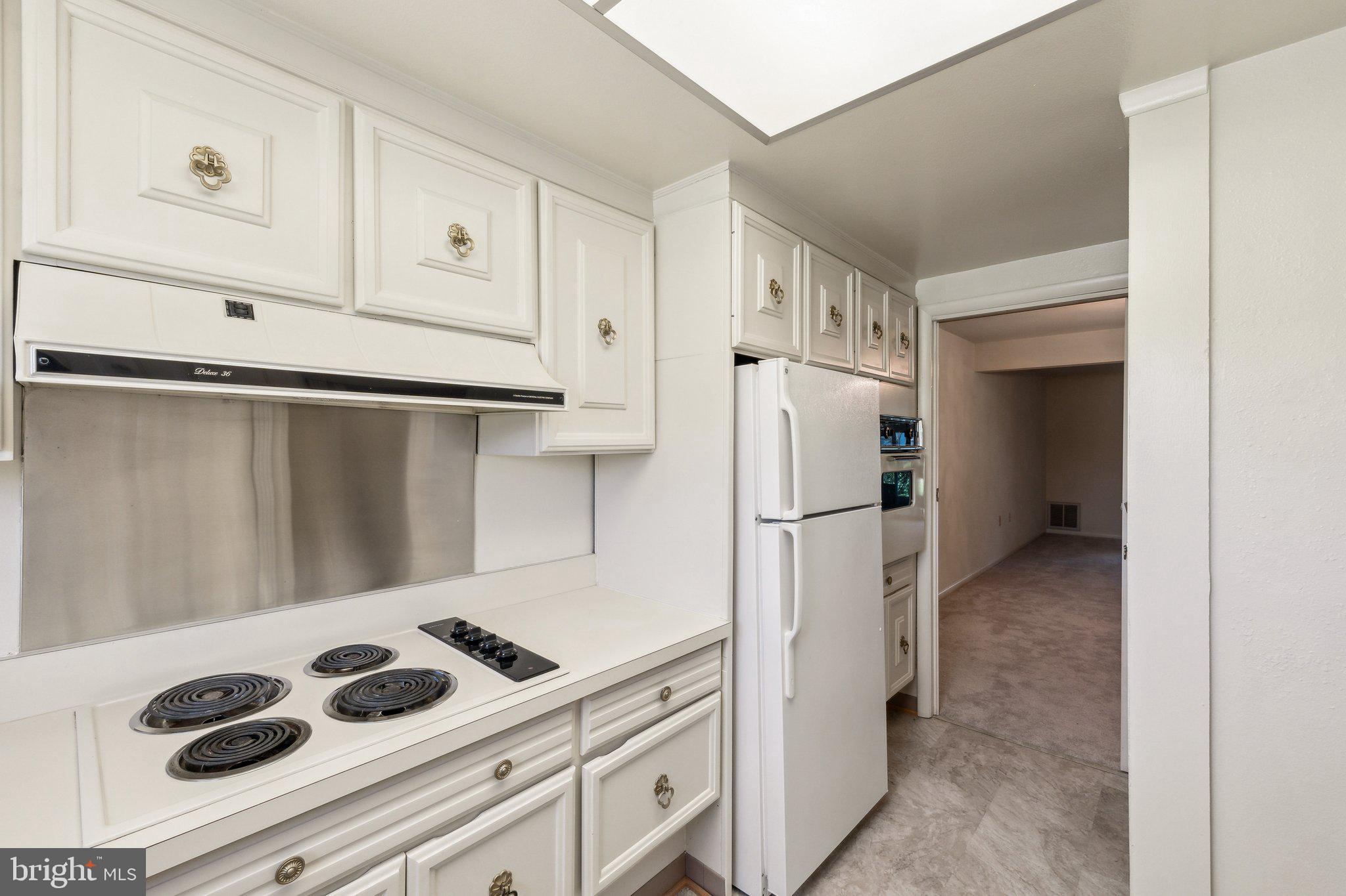 LEISURE WORLD - Residential