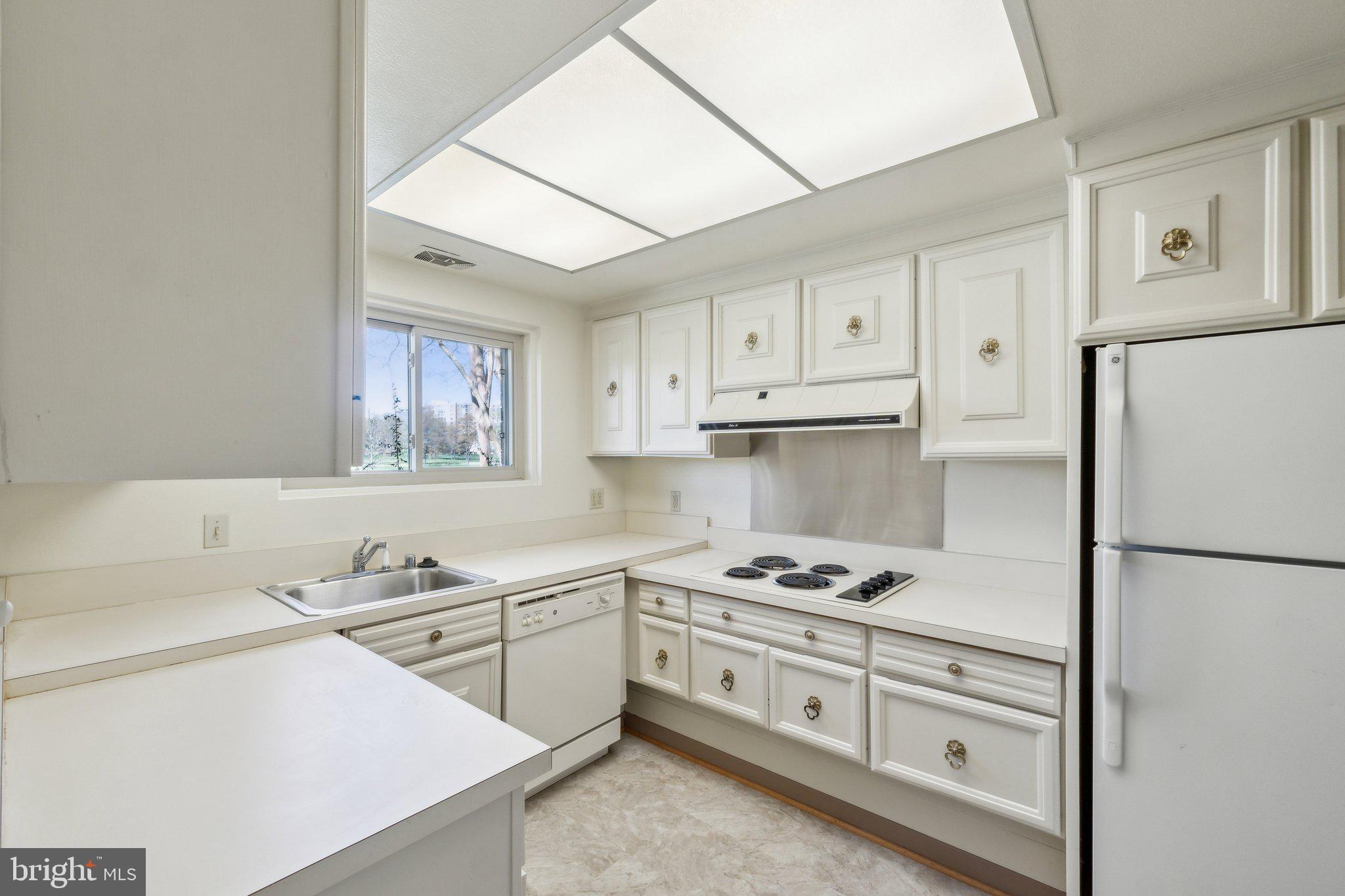 LEISURE WORLD - Residential