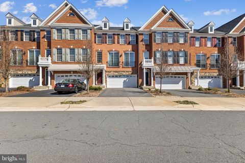 Photo of 42818 Edgegrove Heights Terrace, ASHBURN, VA 20148 (MLS # VALO2117796)
