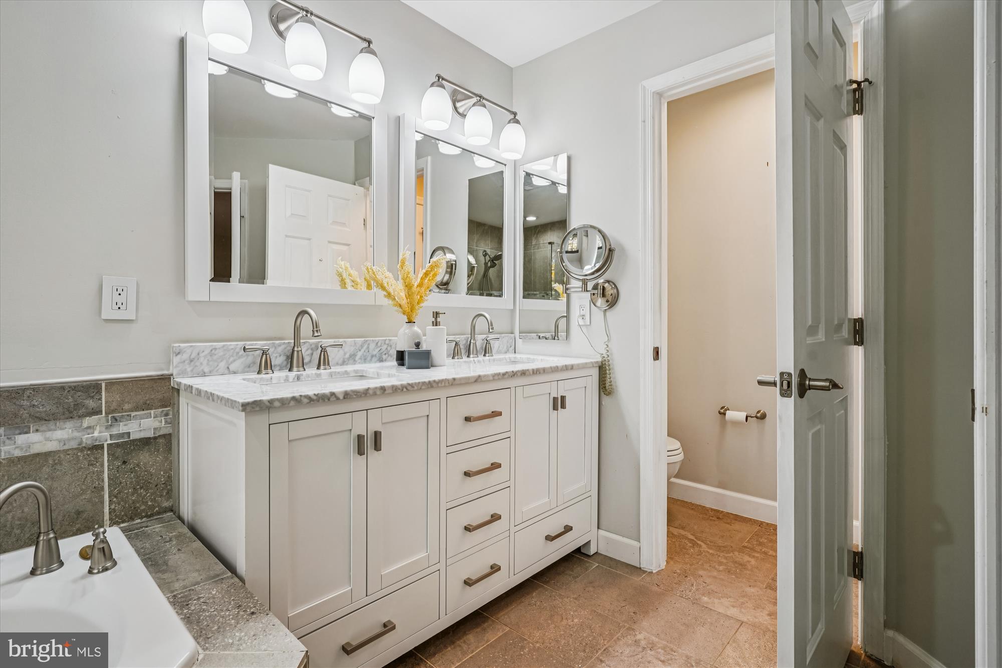 METRO PLACE AT DUNN LORING - Residential