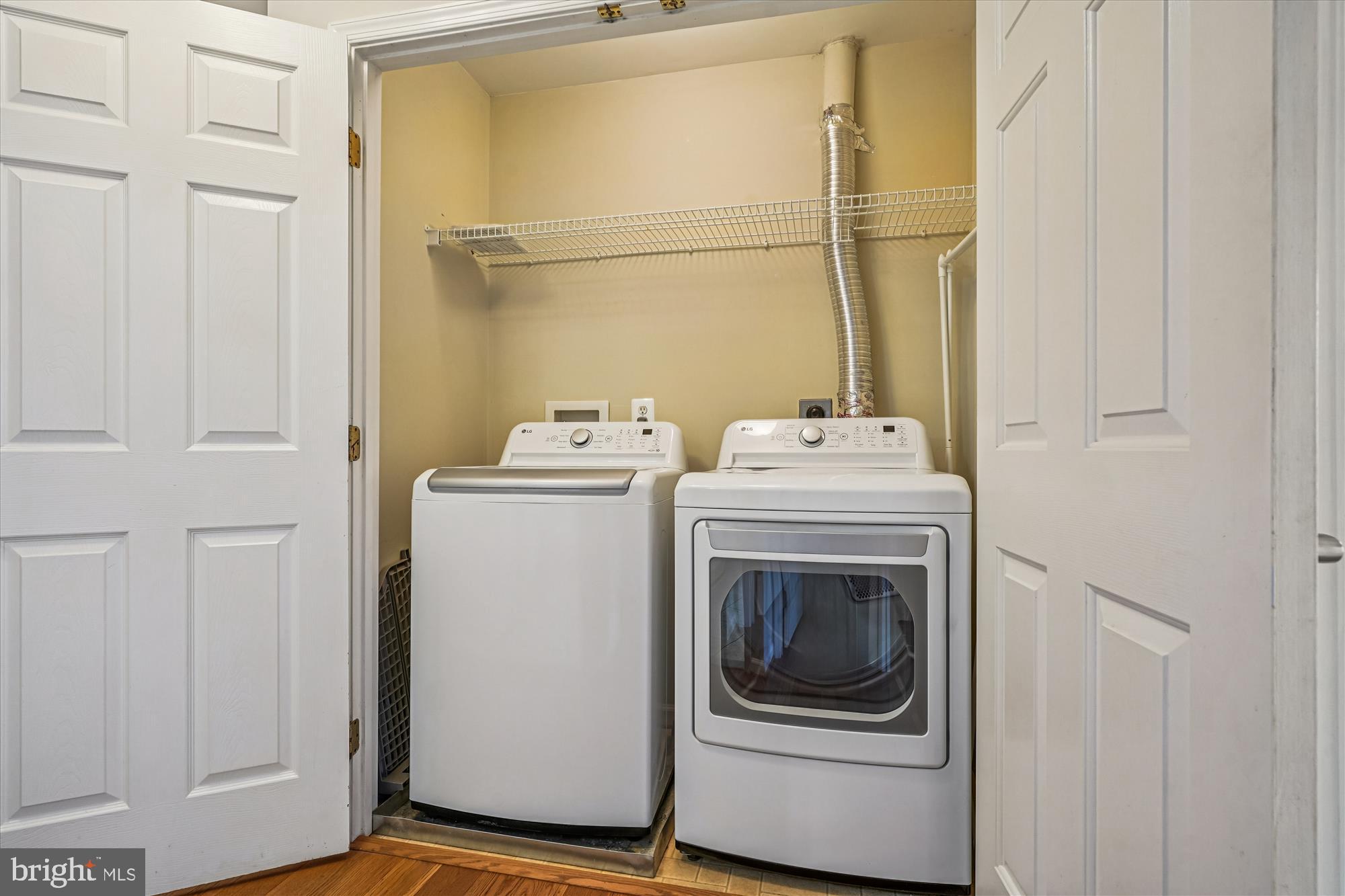 METRO PLACE AT DUNN LORING - Residential