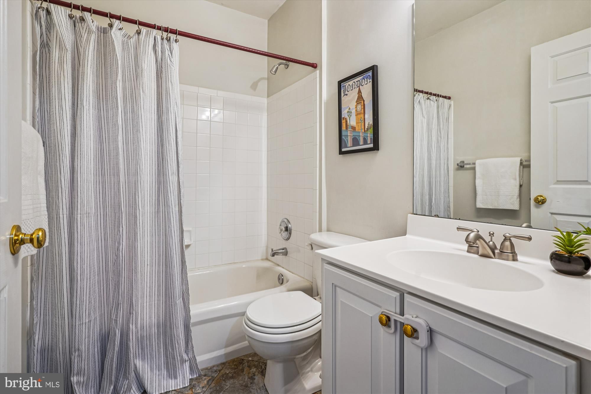 METRO PLACE AT DUNN LORING - Residential