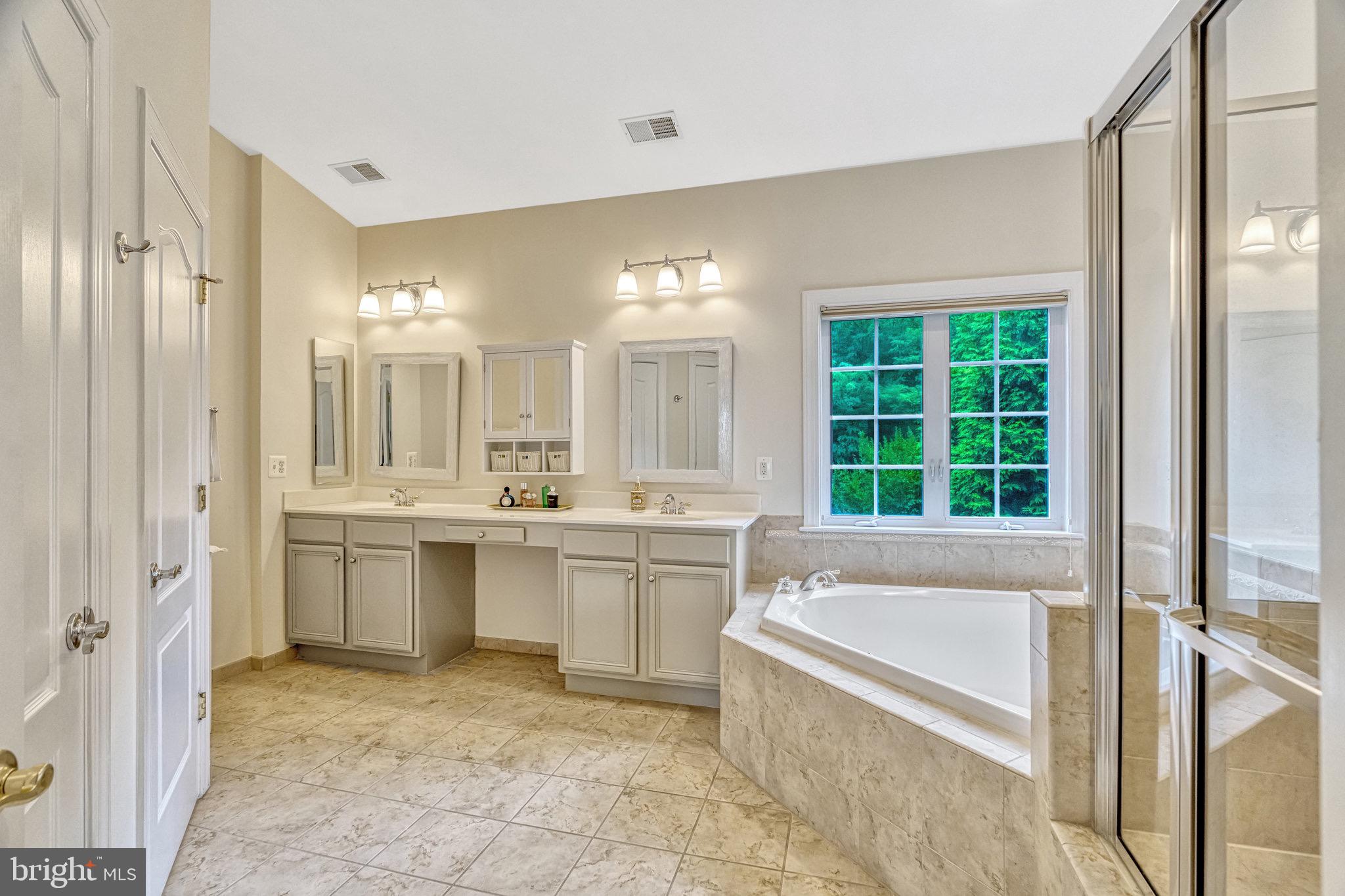 LANSDOWNE ON THE POTOMAC - Residential