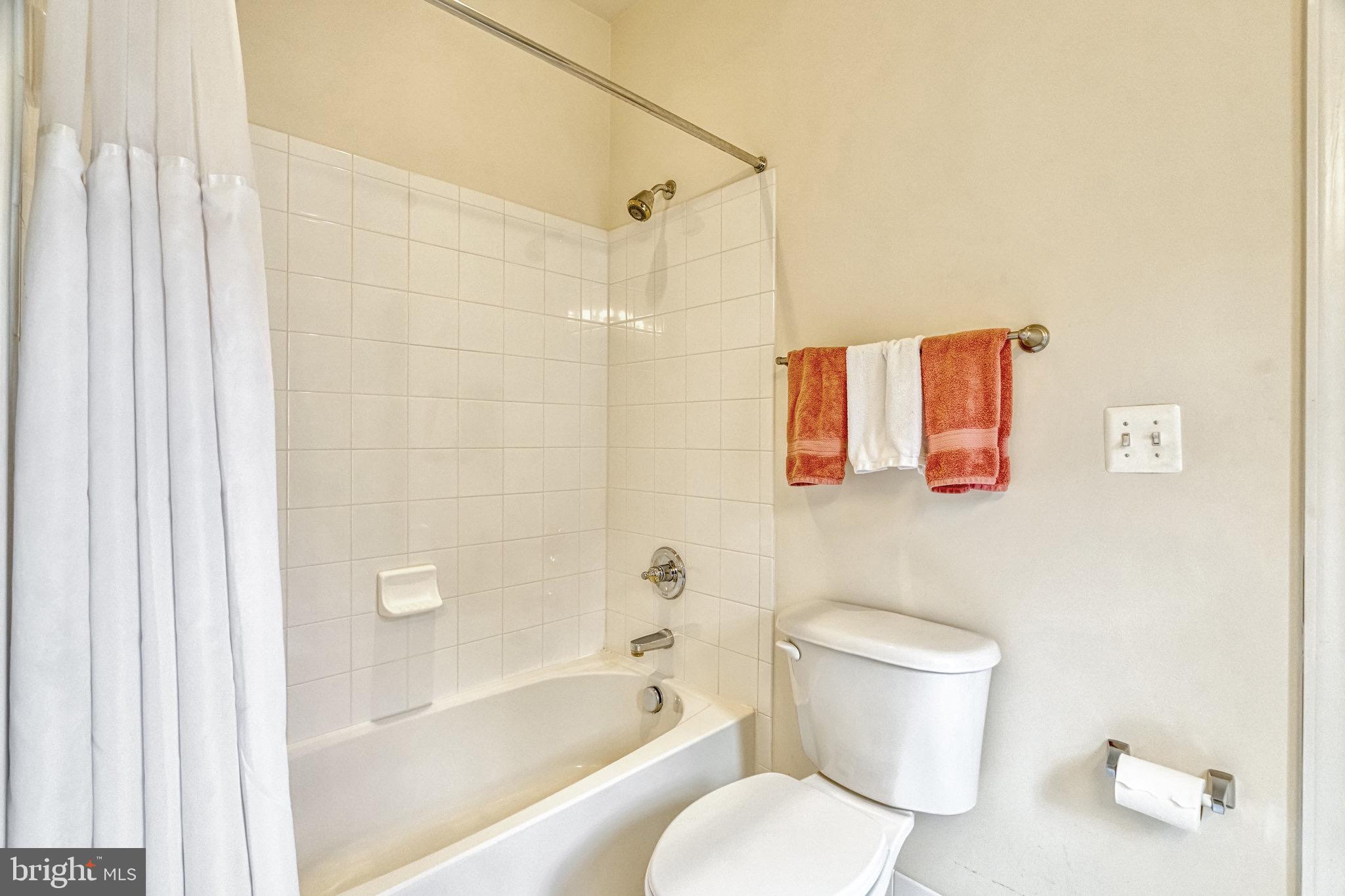 LANSDOWNE ON THE POTOMAC - Residential