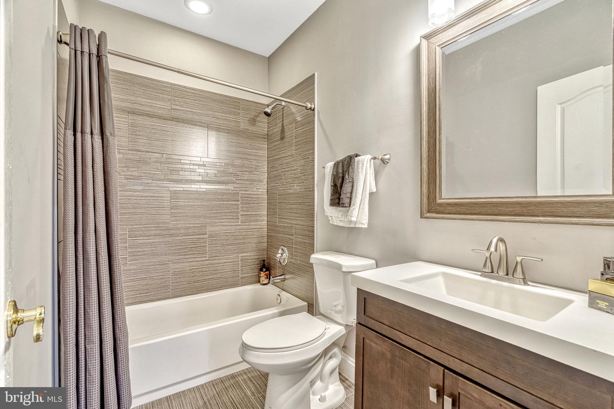 LANSDOWNE ON THE POTOMAC - Residential