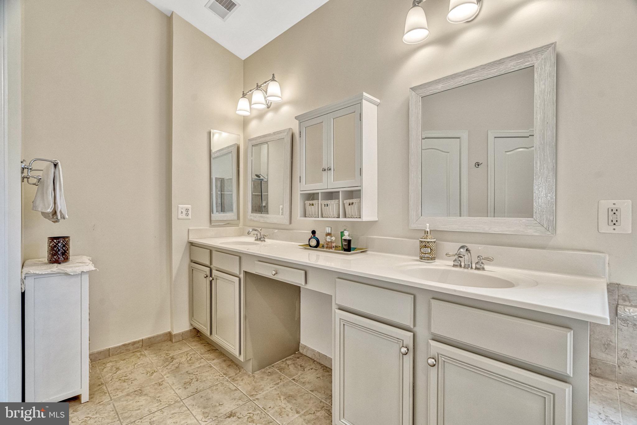 LANSDOWNE ON THE POTOMAC - Residential