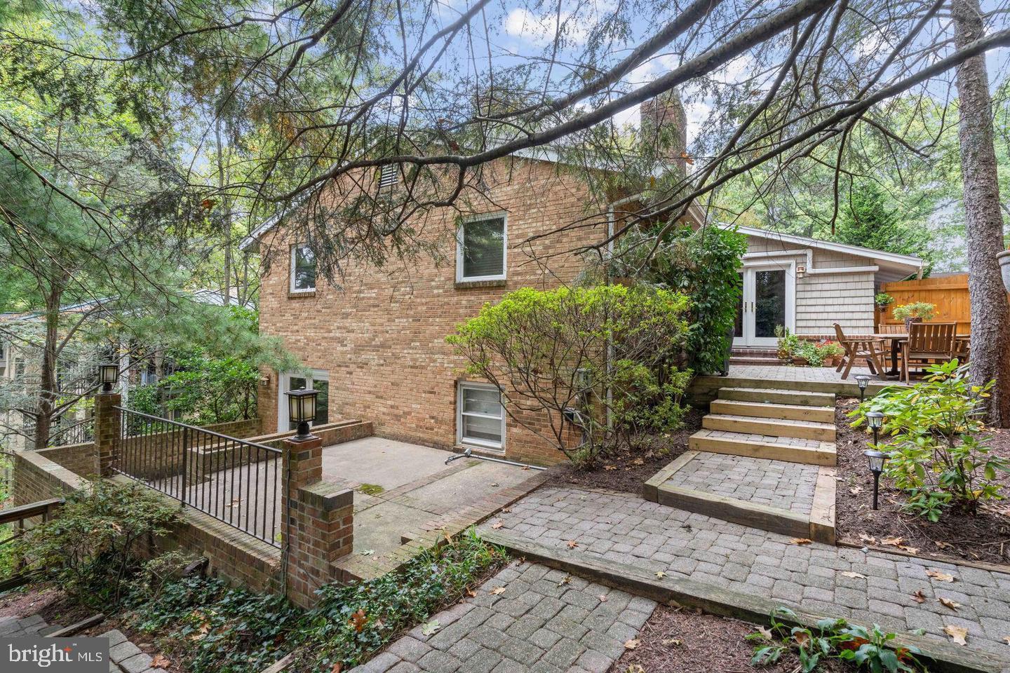 MC LEAN WOODS - Residential Lease