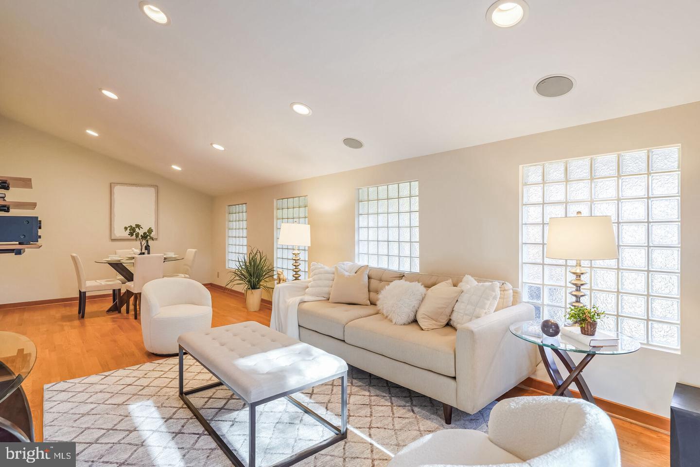 MC LEAN WOODS - Residential Lease