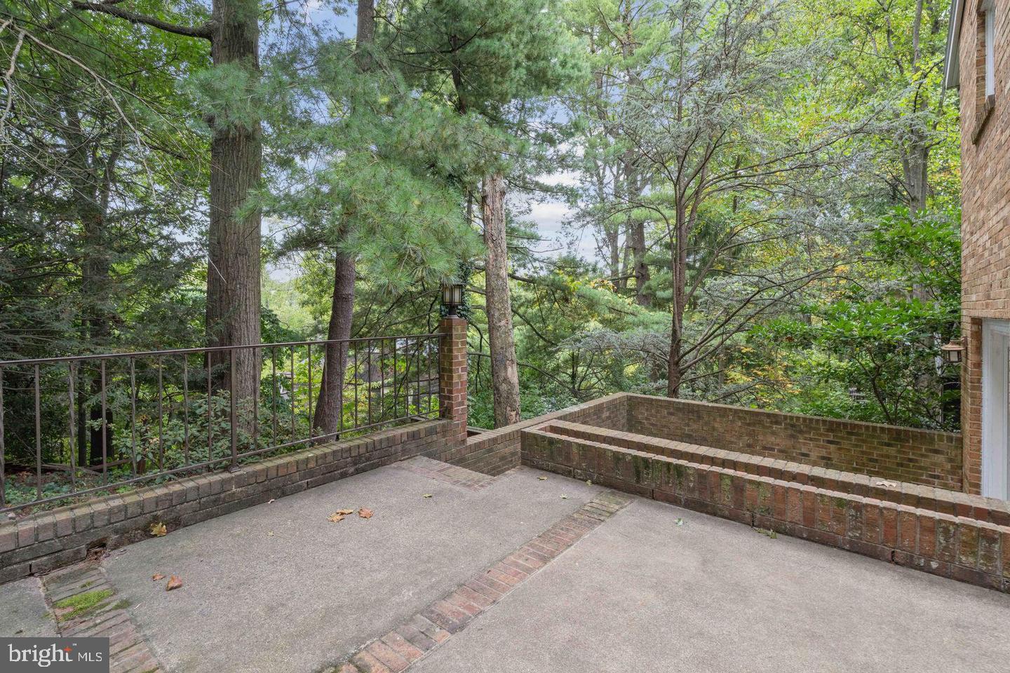 MC LEAN WOODS - Residential Lease