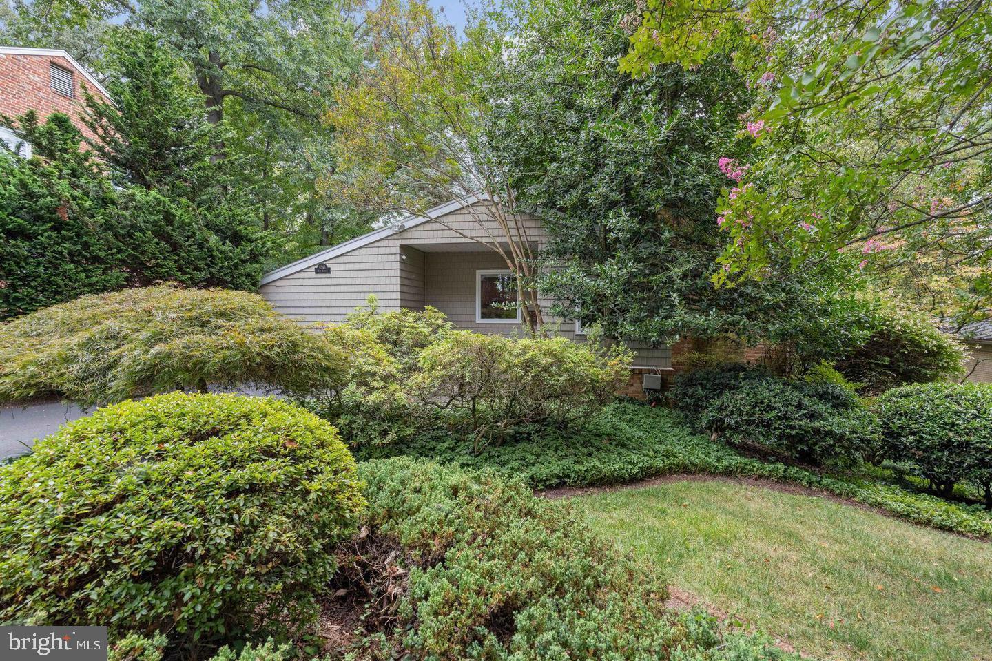 MC LEAN WOODS - Residential Lease