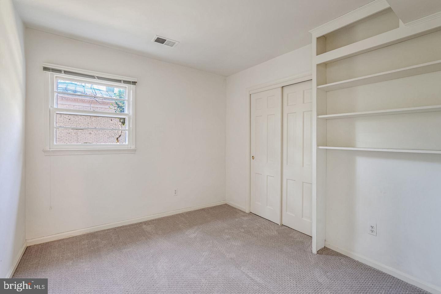 MC LEAN WOODS - Residential Lease