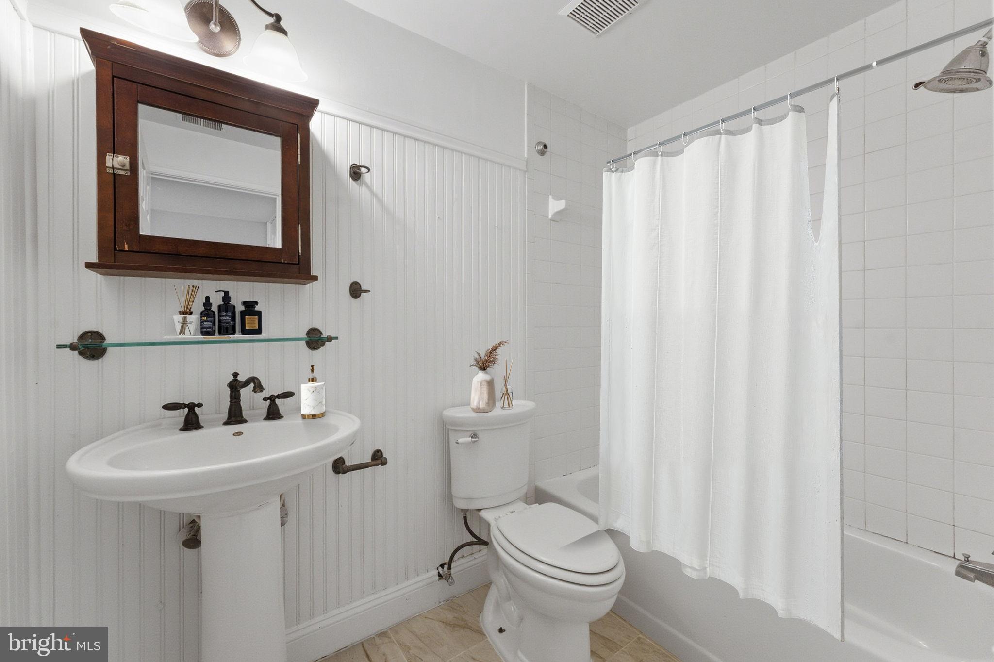 LANDINGS POINT CONDO - Residential