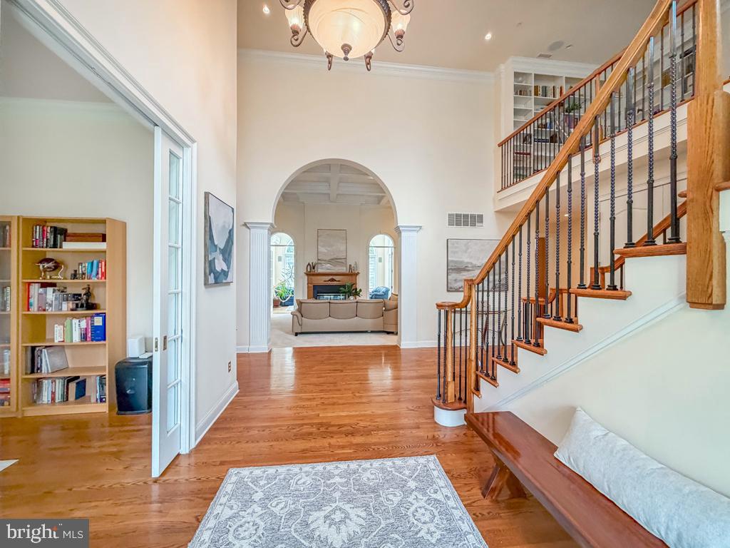2212 CORSON LANE