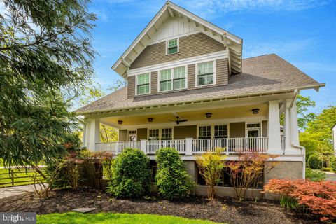Photo of 1506 Pathfinder Lane, MCLEAN, VA 22101 (MLS # VAFX2306828)
