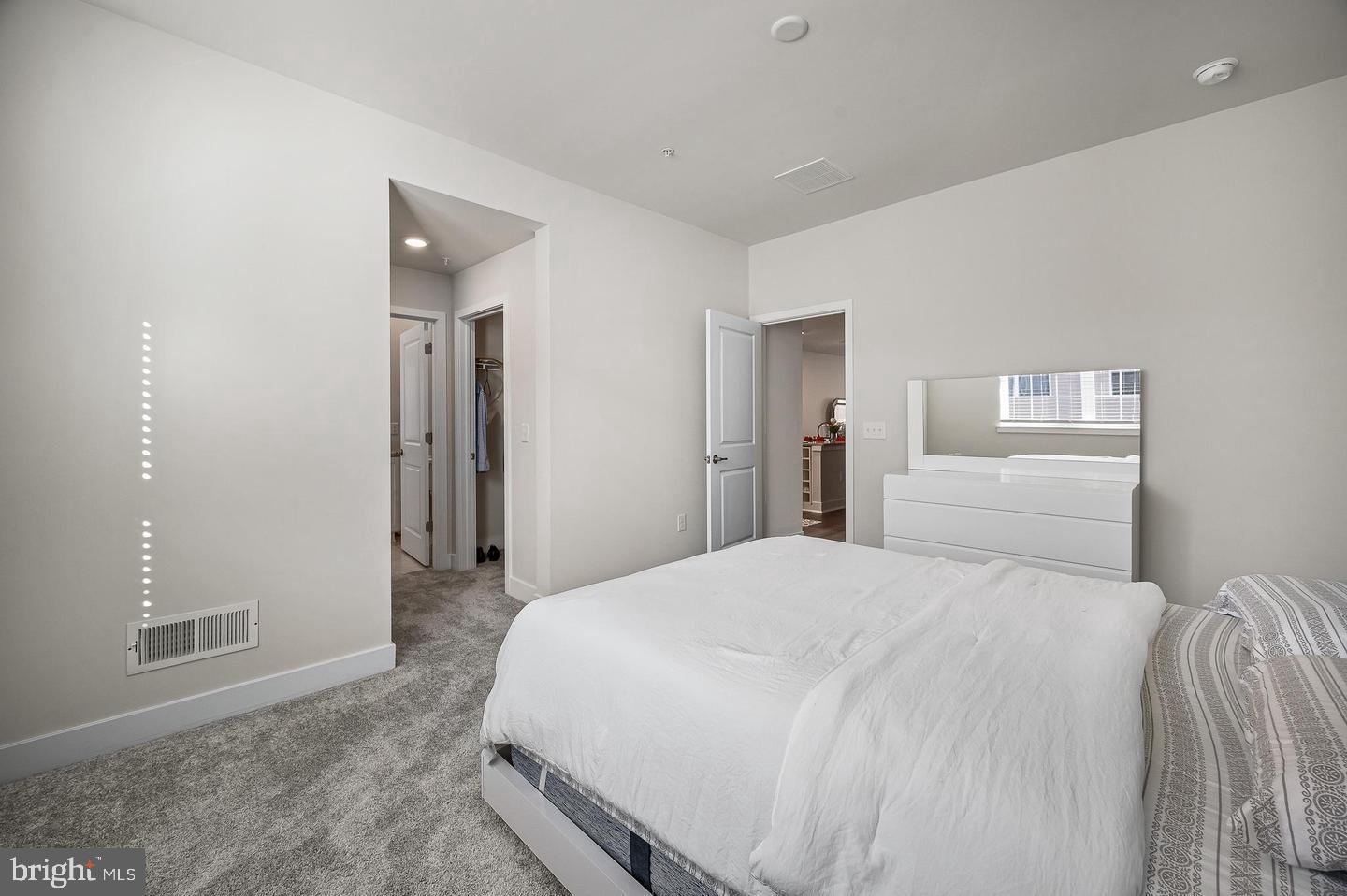 WATERSIDE - Residential