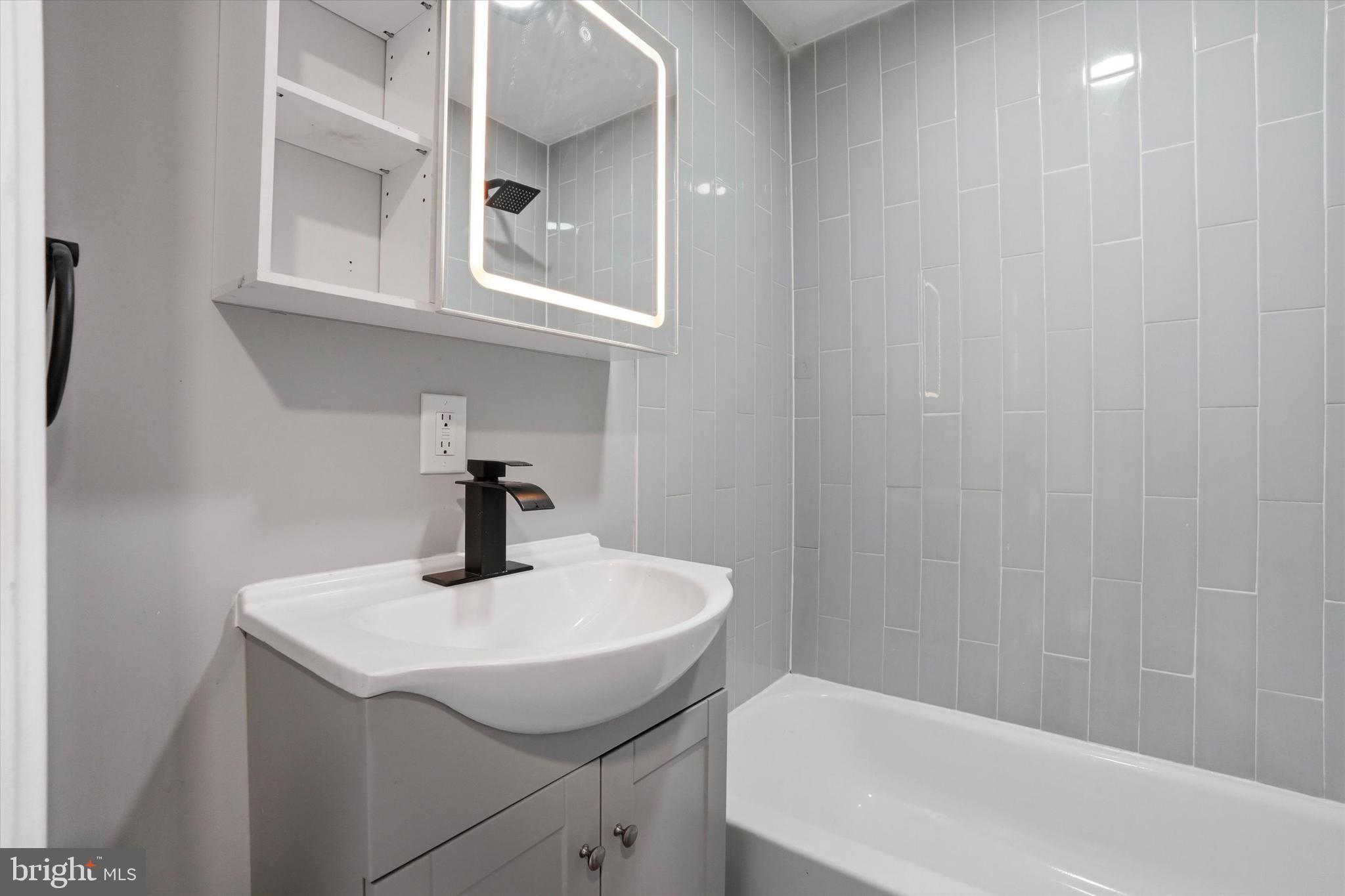 PORT RICHMOND - Residential