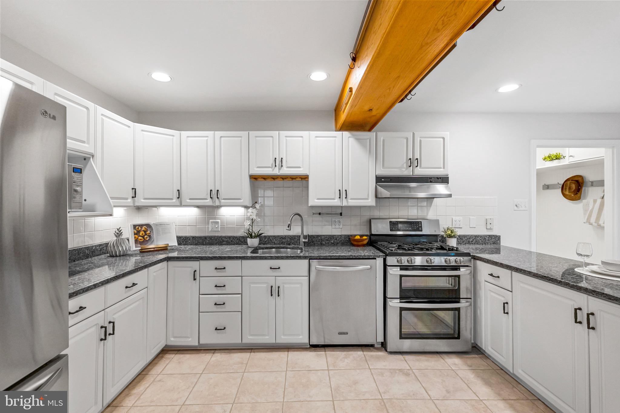 HILLWOOD - Residential