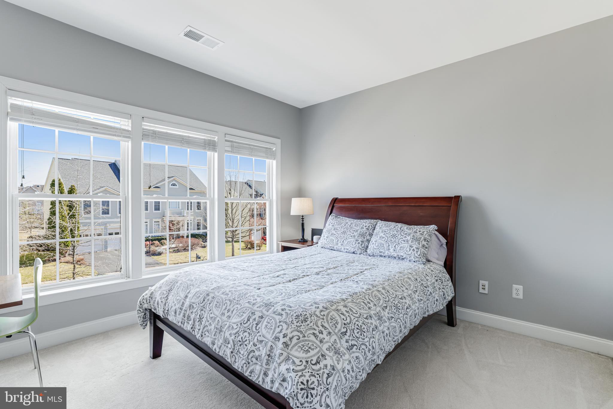 LANSDOWNE ON THE POTOMAC - Residential