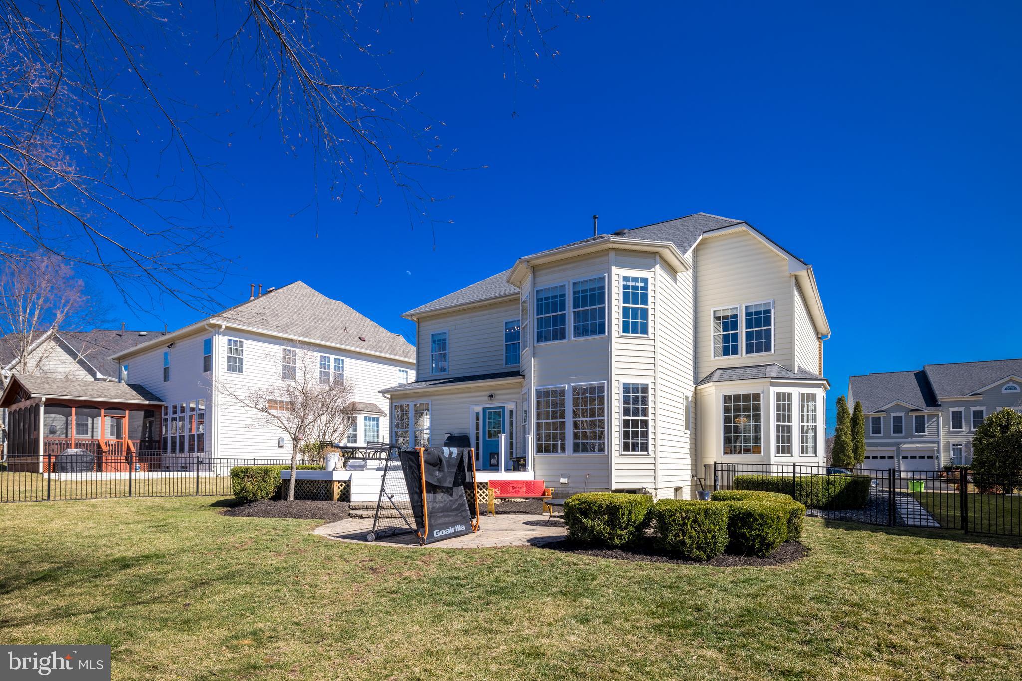 LANSDOWNE ON THE POTOMAC - Residential