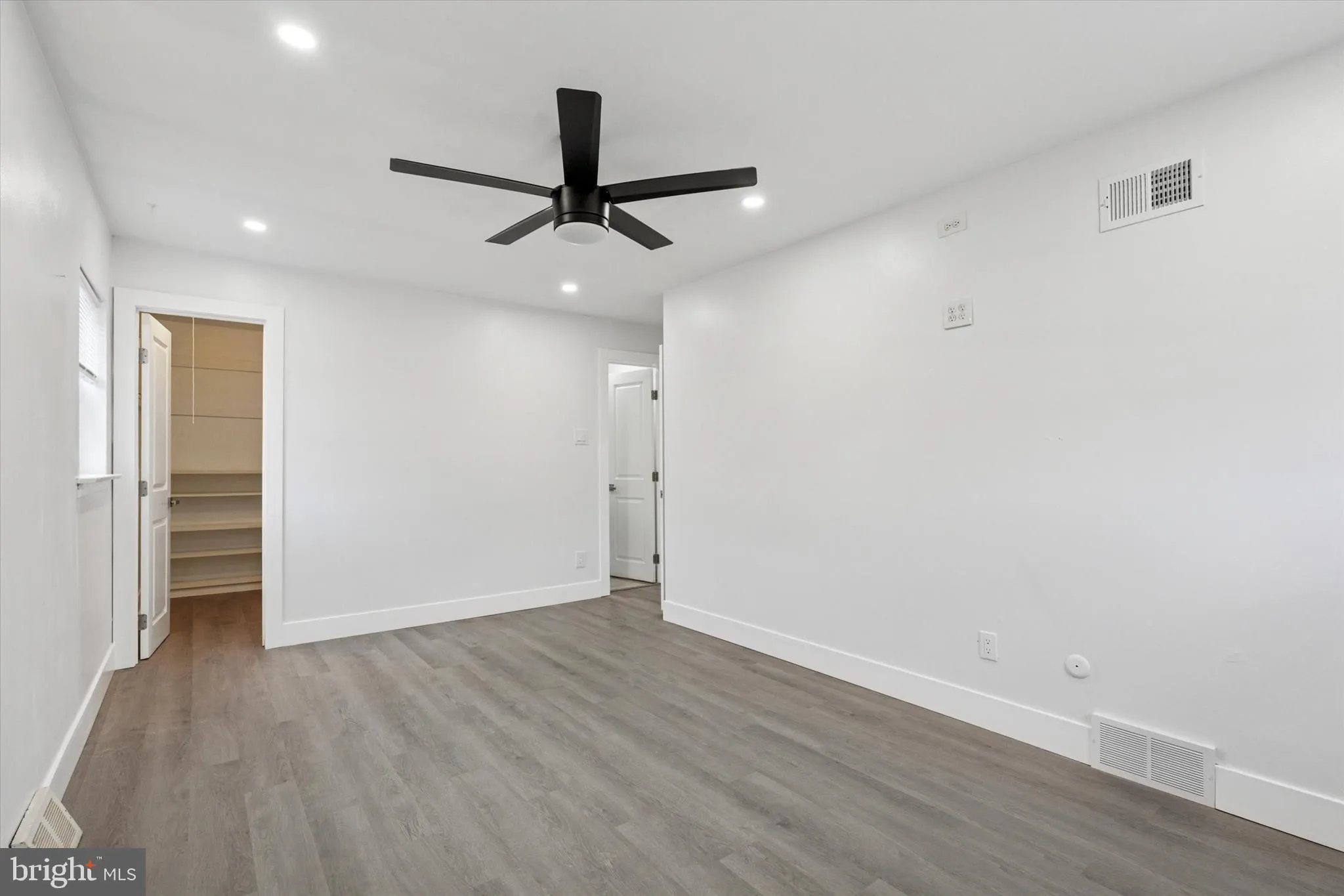 Philadelphia, Pennsylvania 19152, United States, 5 Bedrooms Bedrooms, ,Residential,Active,222375