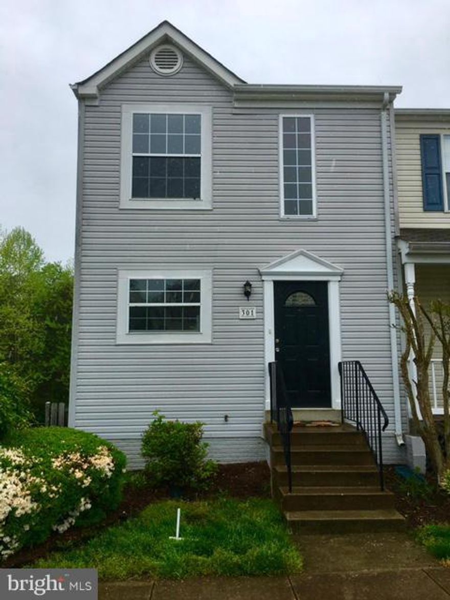 Beautiful End Unit townhouse.  Completely renovated 4 years ago.  Granite counters, stainless steel appliances, hardwood.  Third bedroom with full bath in basement.  Washer and Dryer in basement.  Deck off of family room and small patio outside basement door with fenced in back yard.  Walking distance to shopping, Less then a mile from 95.  Lots of windows, backs to woods!