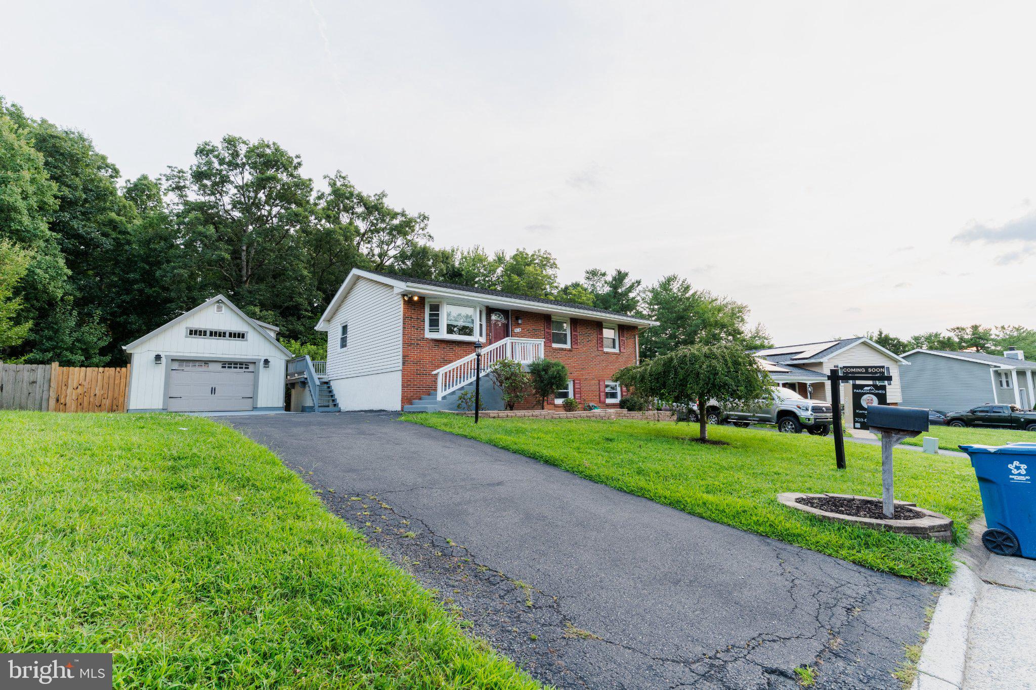 904 E ROANOKE ROAD E