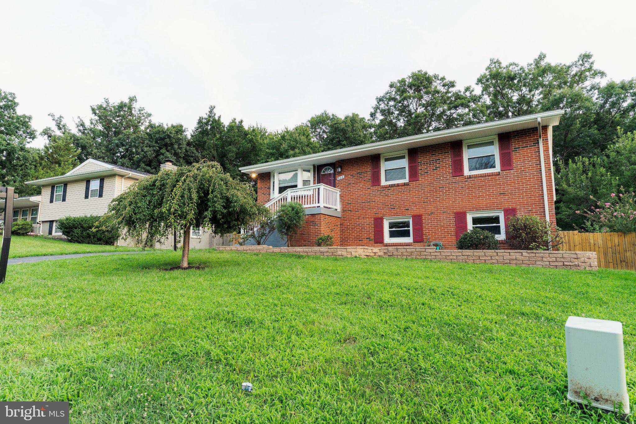 904 E ROANOKE ROAD E