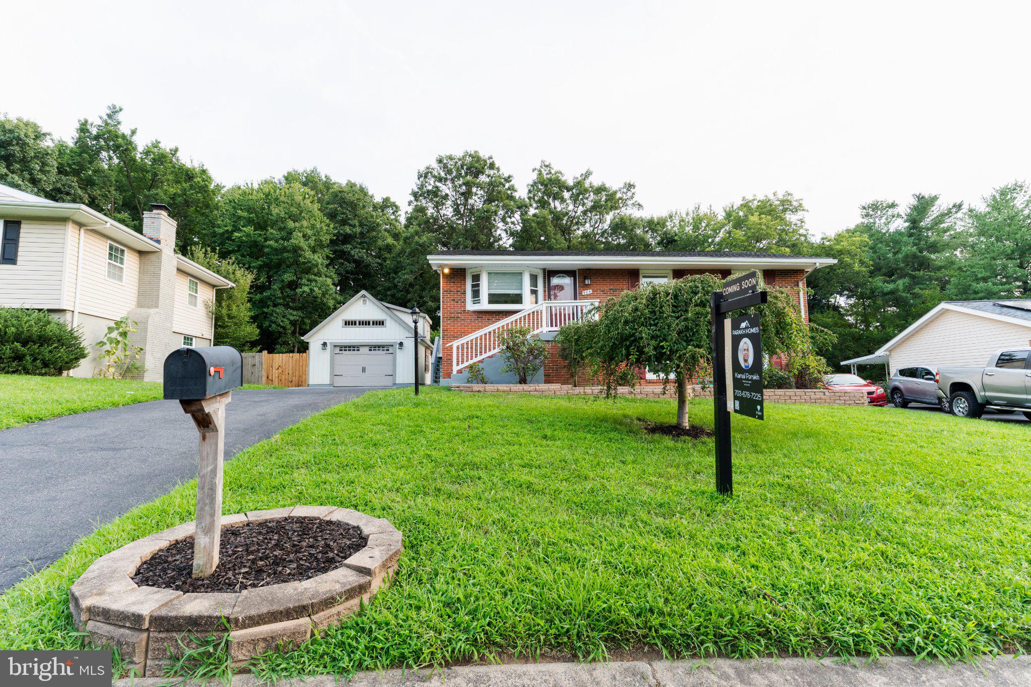 904 E ROANOKE ROAD E